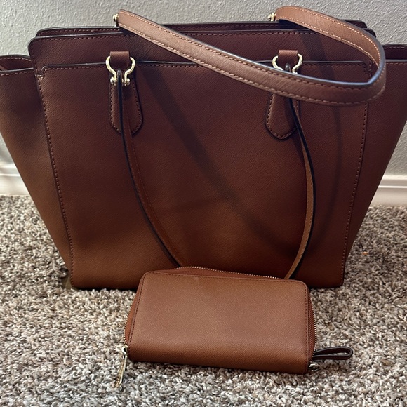 Michael Kors Chocolate Brown Tote and Wallet - Picture 4 of 6